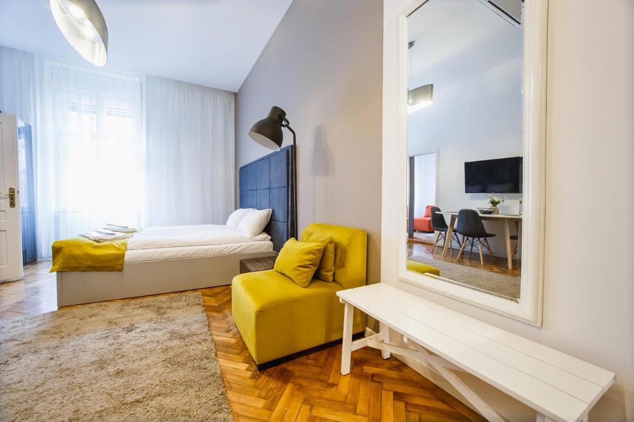 Eat It Cozy Downtown Apartments Орадя Экстерьер фото